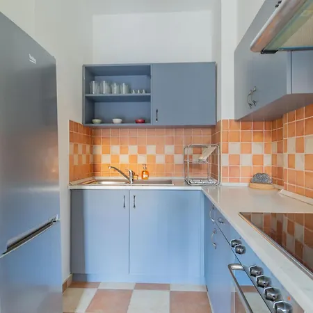 Peaceful Garden In Hollo Street *