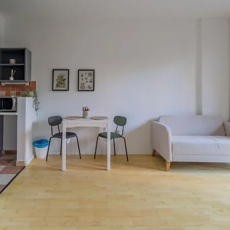 公寓 Peaceful Garden In Hollo Street *