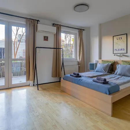 Peaceful Garden In Hollo Street