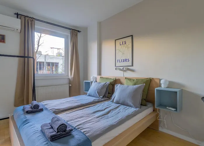 Peaceful Garden In Hollo Street * Budapesta