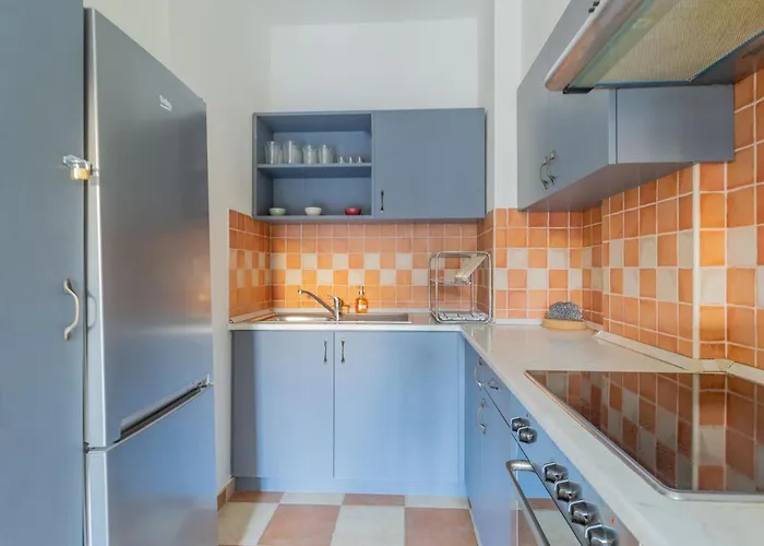 Peaceful Garden In Hollo Street *