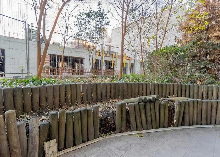 Peaceful Garden In Hollo Street * Budapesta