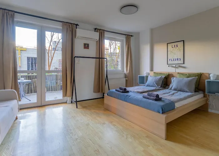 Peaceful Garden In Hollo Street